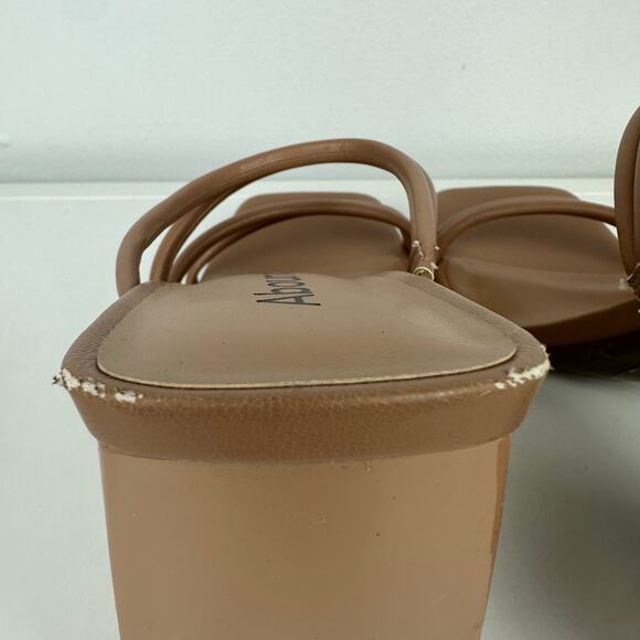 Abound Womens Strappy Slip-On Slide Faux Leather Block Heel Beige Sandals 6.5M - Picture 7 of 9
